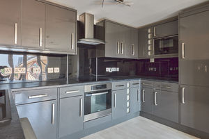 Kitchen- click for photo gallery
